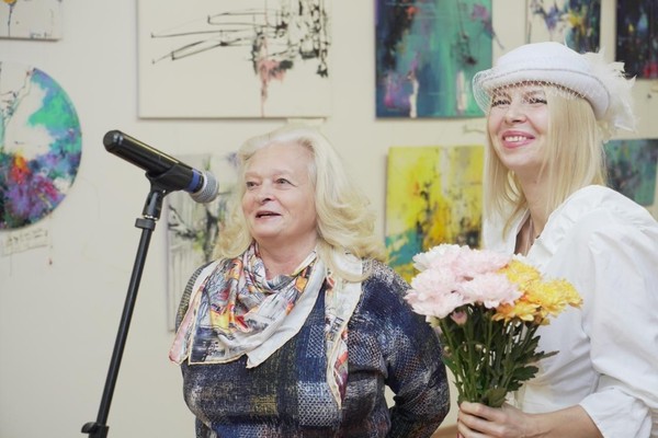 Выставка живописи Марии Кретовой-Бабич «Я перестала ставить запятые»