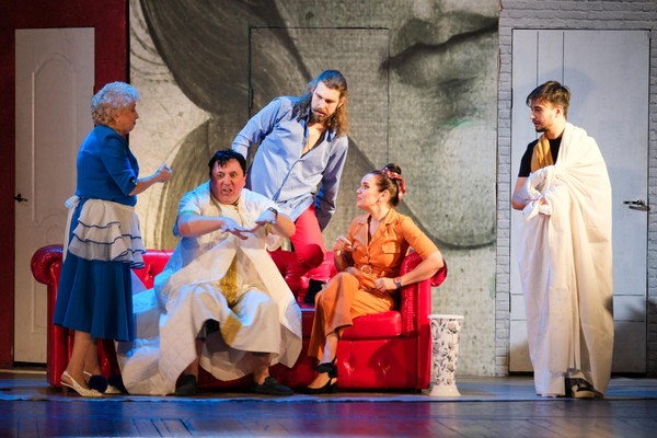 Спектакль «Шум за сценой»