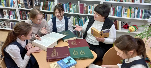 Час творчества «Сделаем сами и подарим маме!»