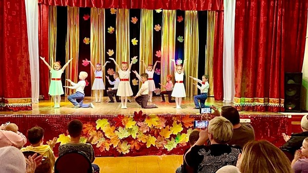 Концертная программа «Пусть всегда будет мама!»