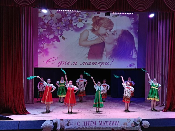 Праздничный концерт ко Дню матери