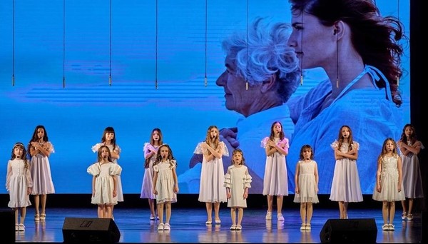 Праздничная концертная программа «Мир начинается с мамы»