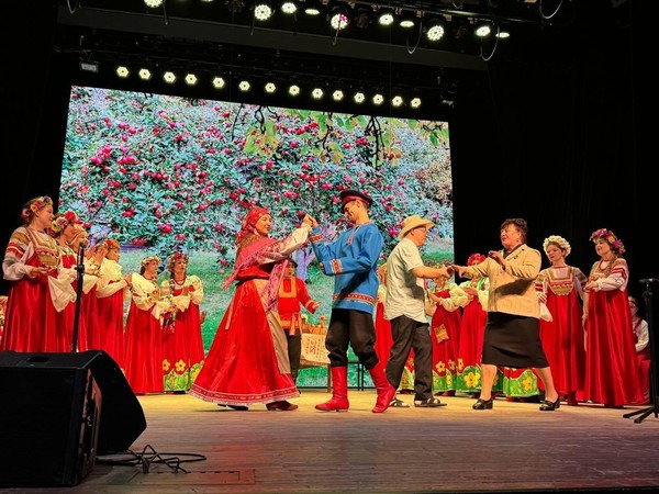 «Запели песни, заиграли»