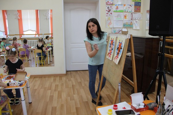 Уроки творчества на отделении раннего эстетического развития «Гармония»