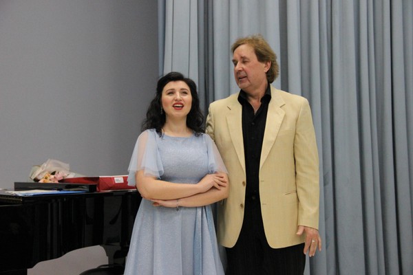 «Любимые романсы и арии из опер великих классиков»