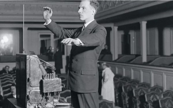 Открытая лекция «Терменвокс: звук из воздуха. История и эксперименты»