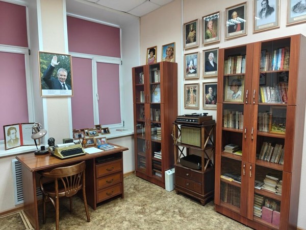 «Я стремиться буду лишь вперед...» Поэтическая гостиная памяти Е.П. Гусева