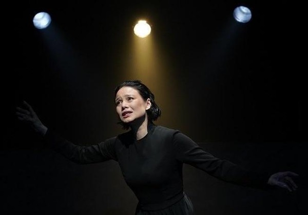 Спектакль «В лучах»