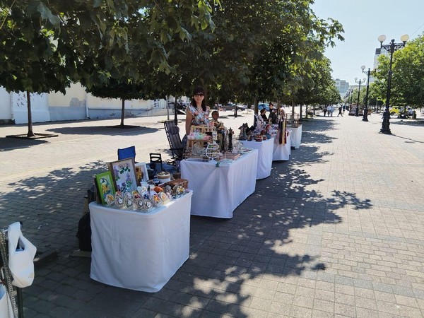 Выставка-ярмарка изделий ручной работы ко Дню народного единства