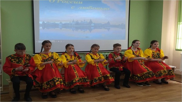 Праздничная программа «Под солнцем России»