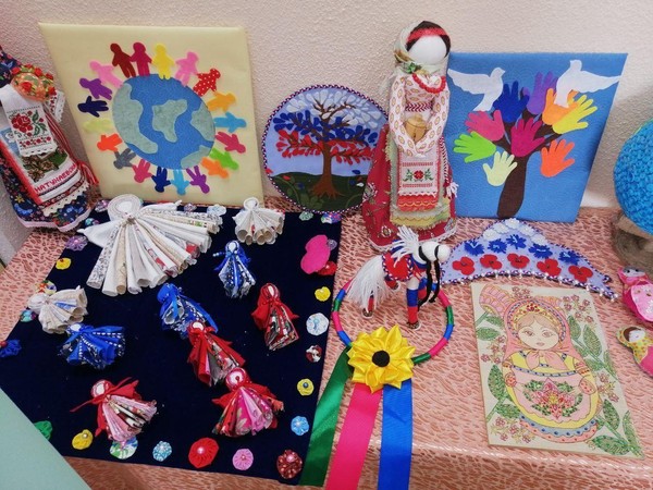 Выставка от народной инклюзивной студии ДПИ «Семицветик» «Моя ВЕЛИКАЯ Россия»