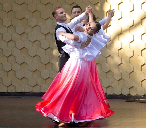 Танцевальный вечер в театре танца имени Вадима Елизарова