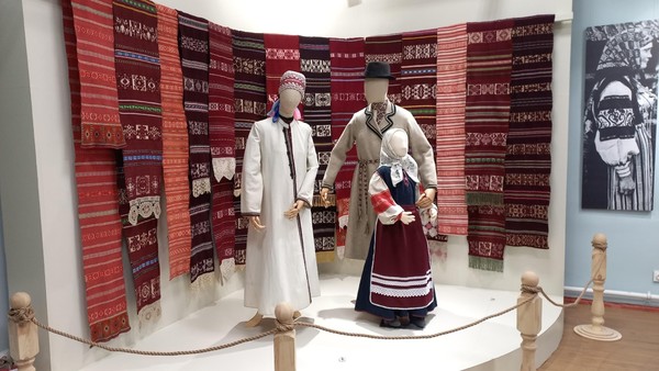 Выставка «По платью видно, кто идет»