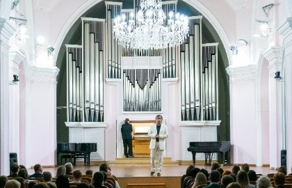 Три солиста за одним органом