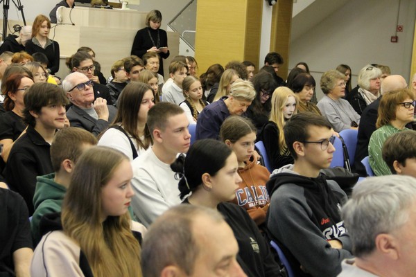 Лекция «Эволюция искусственного интеллекта: от Т9 до ИИ-агентов»