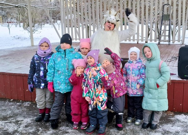 Игровая программа детей «Мама – радость и тепло, с ней уютно и светло!»