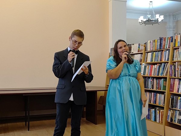 Музыкально-литературный вечер «Все краски жизни для тебя»: ко Дню матери в России