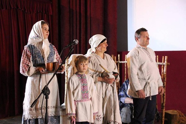 Областной конкурс семейного творчества «Мы играем и поем, старину узнаем»