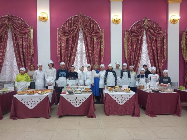 Благотворительная ярмарка ко Дню матери