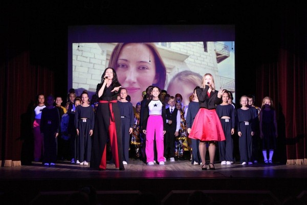 Концерт старших коллективов клубных формирований ко Дню матери