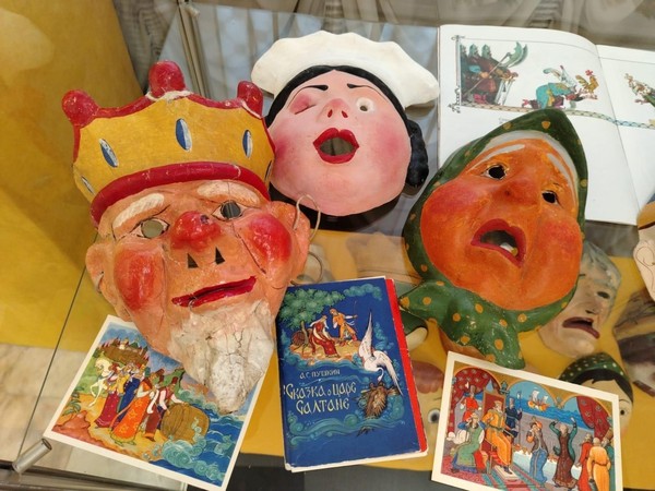 Выставка с мастер-классом «Маски из сказки»