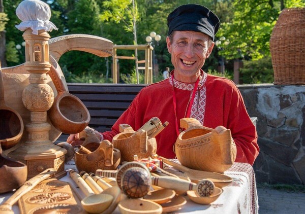 Выставка «Тепло души и рук творенье»