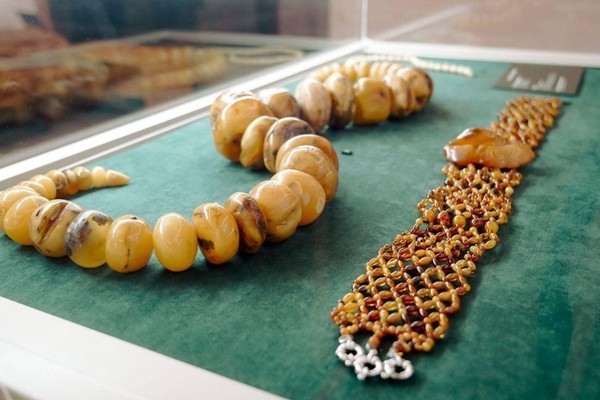 Выставка «Янтарные сны: искусство в природе»