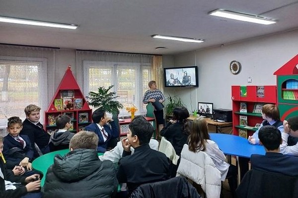 Историческое досье «Народ наш единством гордится»