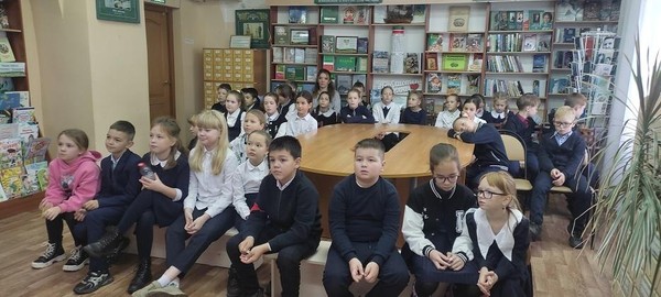 Информационный час «Живут в России разные народы с давних пор»