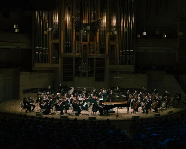 Программа «Иван Бессонов, фортепиано. Концерты Рахманинова и Моцарта»