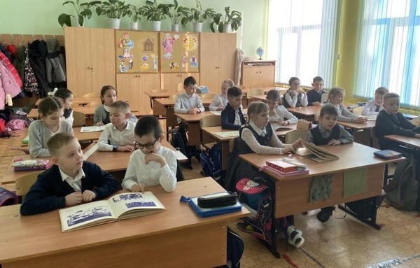 Час мужества «Легендарный парад надежды»