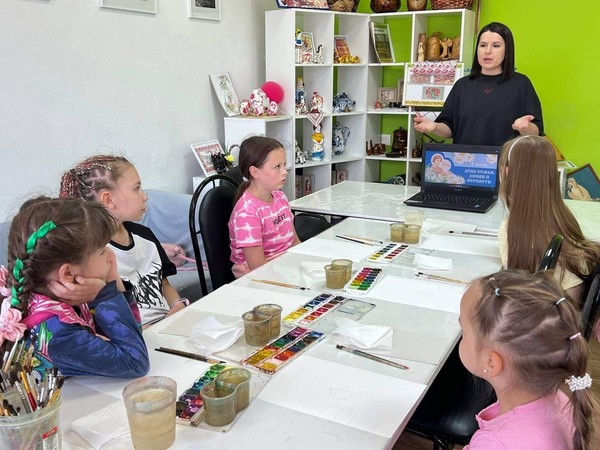 Познавательная встреча ко дню народного единства «Традиционные костюмы народов России»