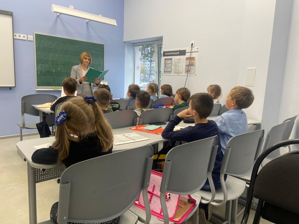 Познавательный час «Всемирный день молодежи»