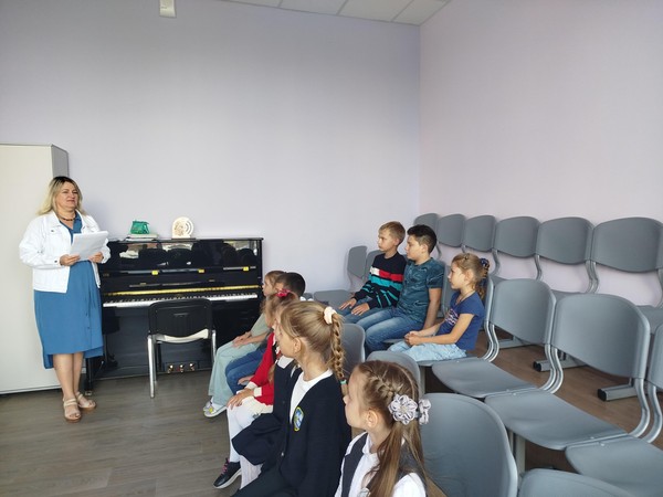 Познавательный час «Инструмент, создающий настроение»