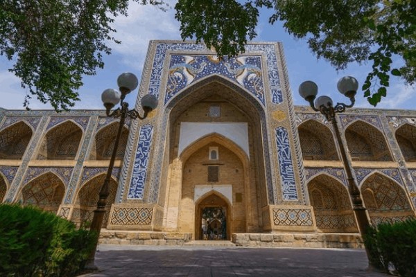 Выставка «Шелк и специи. Путешествие в Бухару»