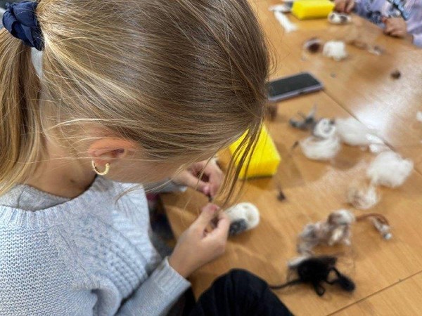 Выставка кружка «Хочу шить» ко Дню матери «Подарок маме»