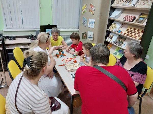 «Развиваем интеллект»: конкурс по настольным играм