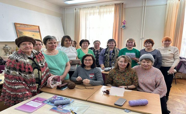 Занятие по рукоделию клуба «Клубок»