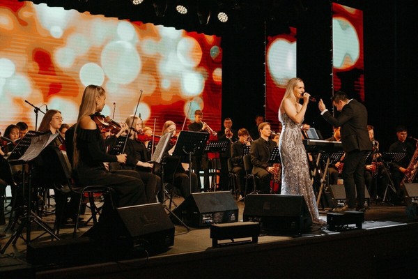 K-pop Symphony