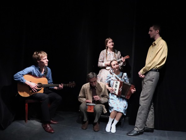 Спектакль «Жди меня, и я вернусь.»