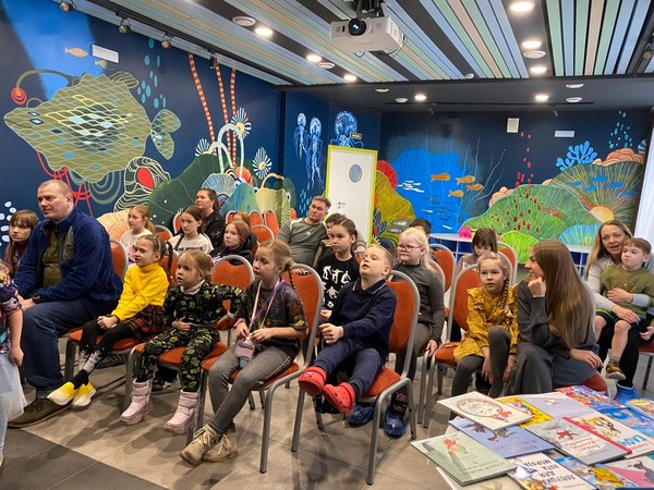 Творческая встреча с Калиной, автором выставки «Почти что книжная реальность»