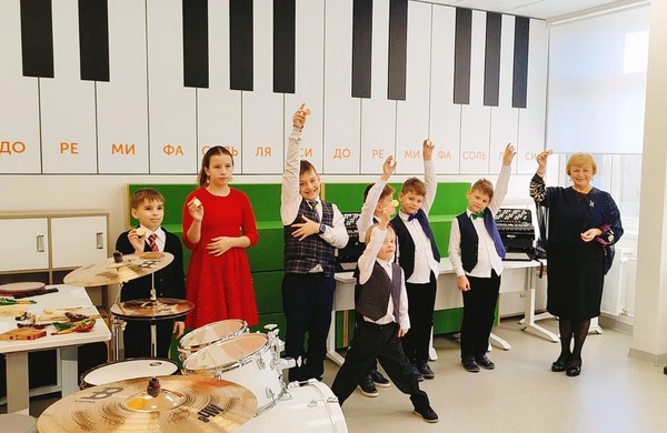 Программа «Музыкальные истории на клавишах и не только»