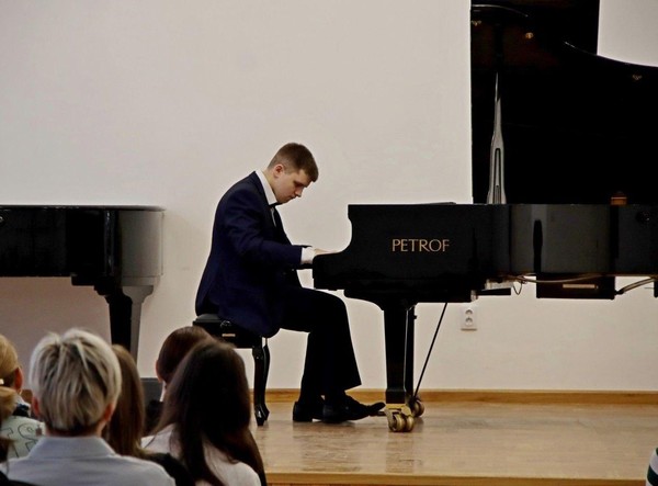 Открытый академический контрольный урок студентов 1 курса по общему фортепиано