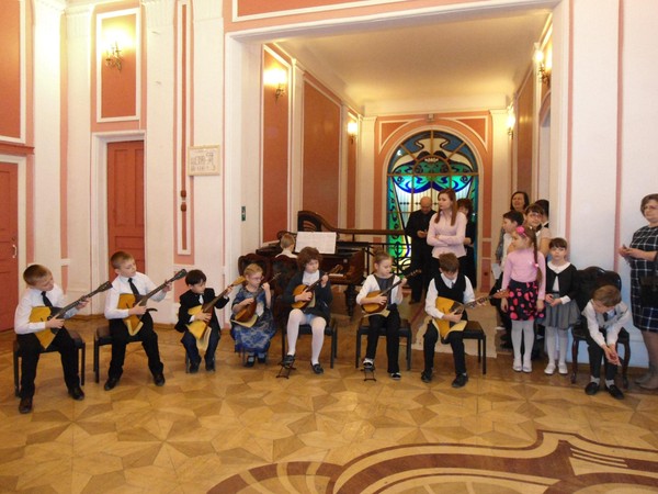Музыкальный концерт «Звуки осени» перед спектаклем