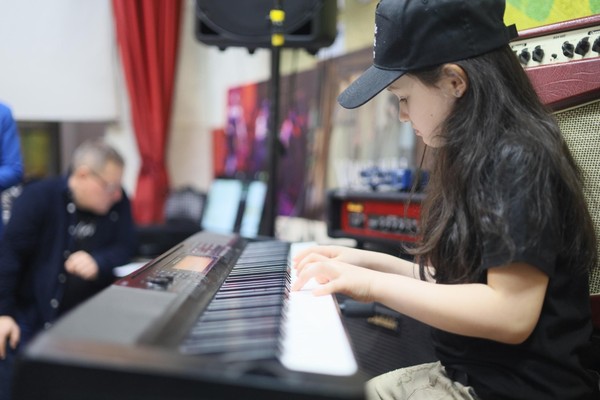 Мастер-класс «Сольфеджио под звуки рок-н-ролла: от нот до аккордов»