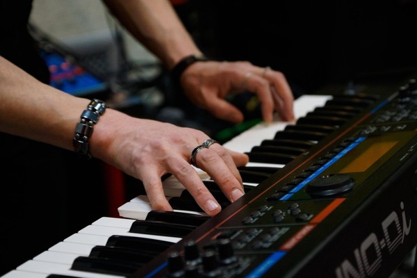 Мастер-класс «Сольфеджио под звуки рок-н-ролла: от нот до аккордов»