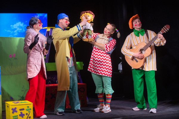Спектакль «Веселые уроки»