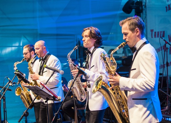 2x2 Saxophone Quartet и Яна Дельмас