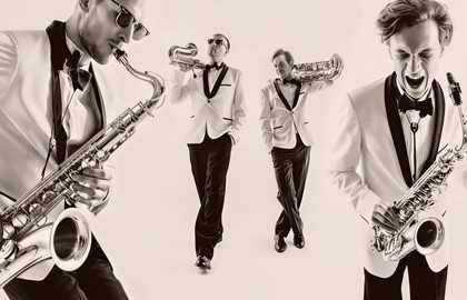 2x2 Saxophone Quartet и Яна Дельмас. Джаз на сцене Noisy River