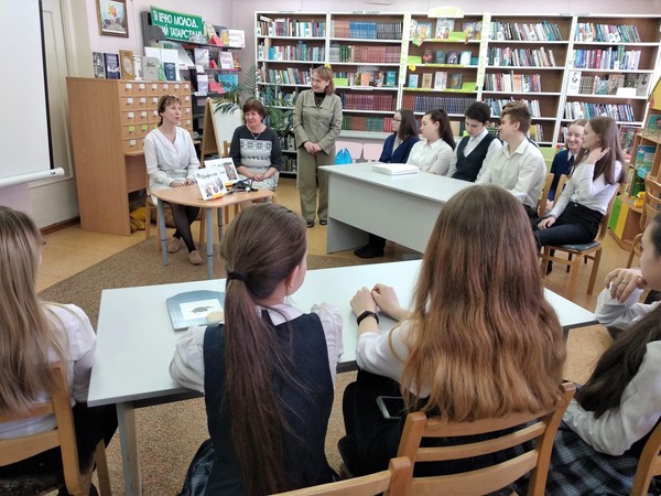 Информационный стол «Начни с себя, живи безопасно!»